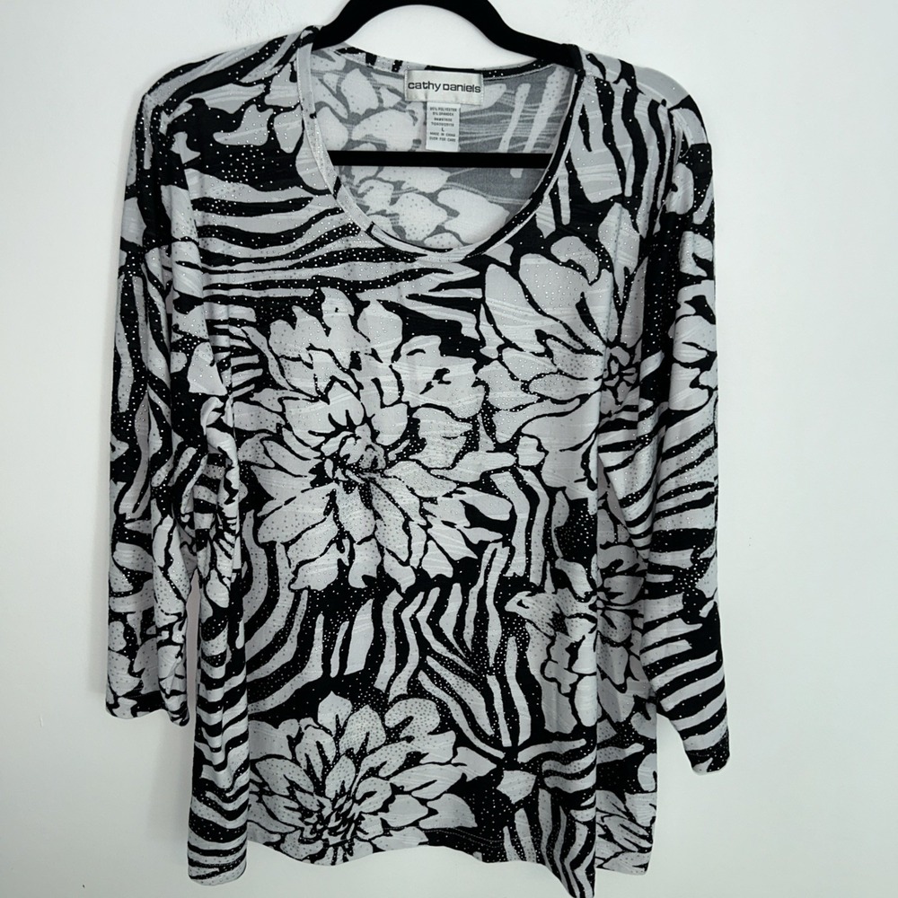 Cathy Daniels Women's L Floral White‎ Black Silver Accents 3/4 Sleeve Top Light